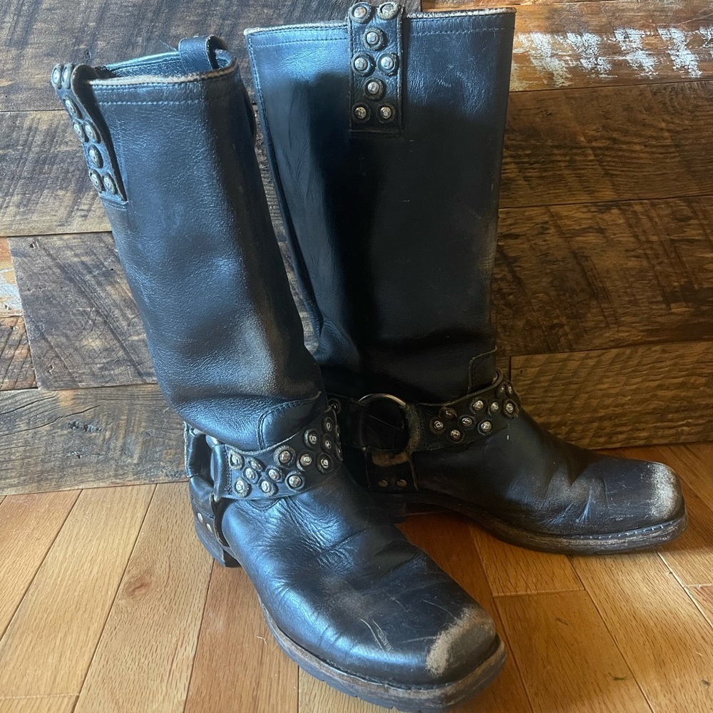 Frye leather distressed boot